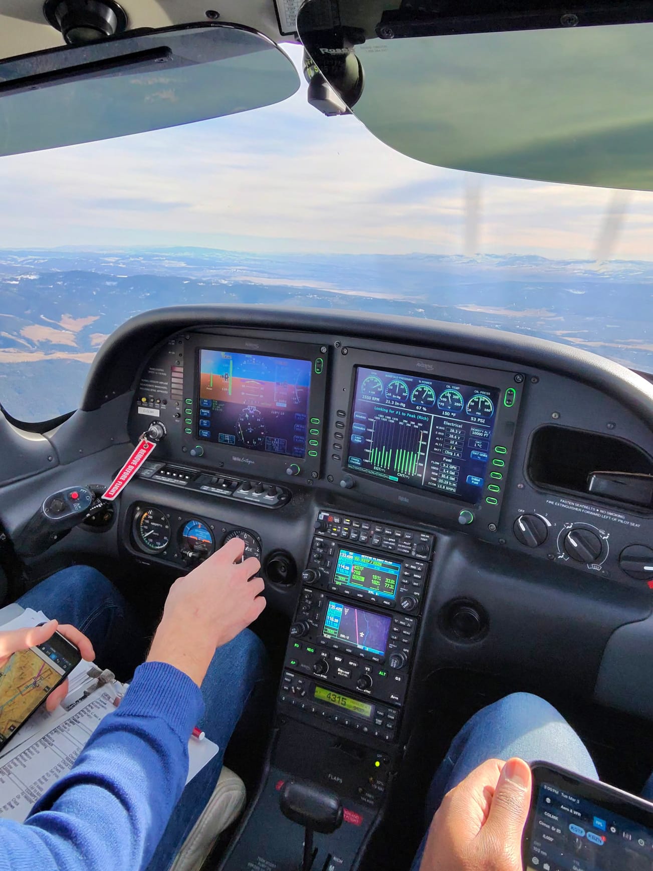 Avidyne Entegra glass panel with dual Garmin GNS 430 WAAS in the Cirrus SR20 G3